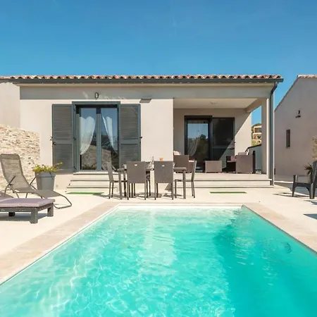 De 2 Chambres A Palasca A 100 M De La Avec Piscine Privee Jardin Amenage Et Wifi Vila *