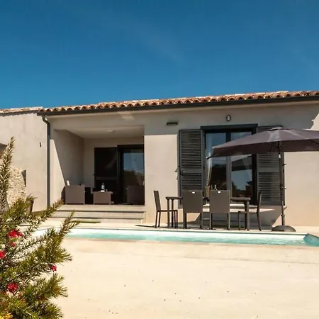 De 2 Chambres A Palasca A 100 M De La Avec Piscine Privee Jardin Amenage Et Wifi *
